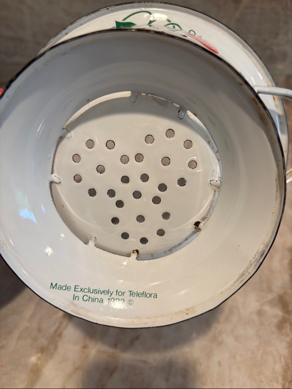 Enamel 1983 Teleflora Strawberry Colander - - Picture 3 of 4